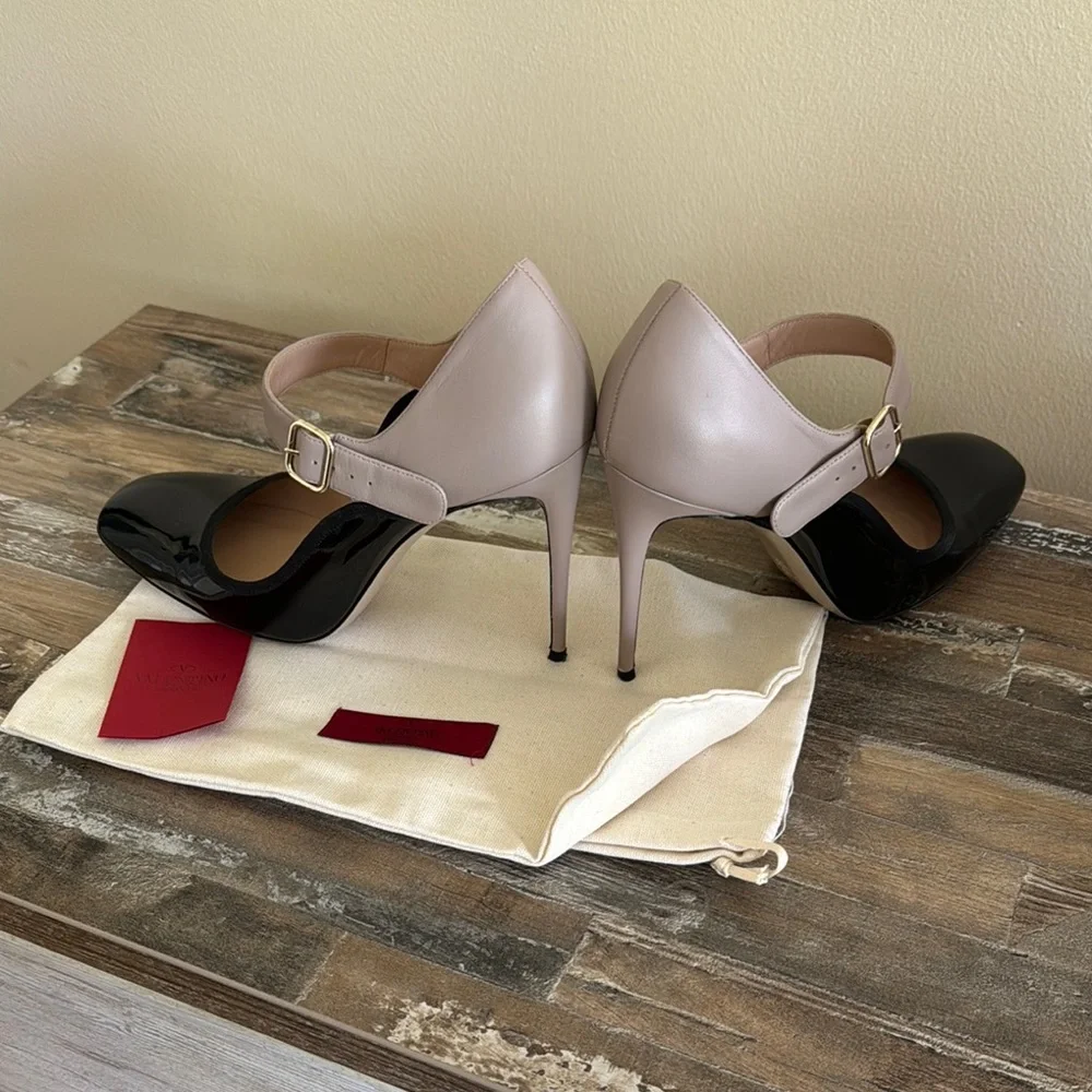 Valentino Black and Tan Heels with Mary Jane Strap - Picture 4 of 5